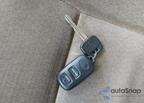 2004 Toyota Corolla Le из США, поврежденный, VIN 2T1BR32E14C273291